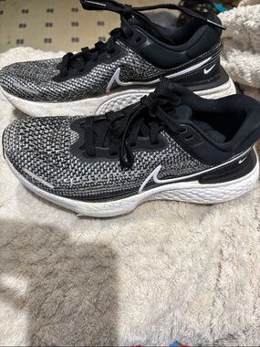Nike Black & White Knit Running Sneakers